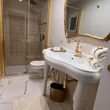 לינה וארוחת בוקר Casanova Luxury