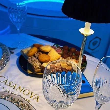 לינה וארוחת בוקר Casanova Luxury 4*