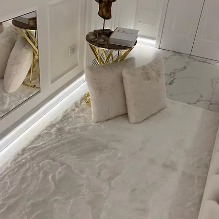 Casanova Luxury לינה וארוחת בוקר 4*